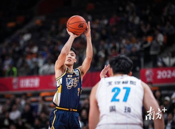 壹号娱乐APP CBA常规赛：北京队大胜广东队31分喜迎新年开门红