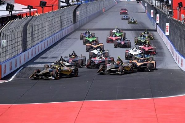 壹号娱乐APP FE圣保罗站R04：伯德绝杀夺冠 迈凯伦首获分冠